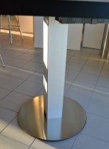 Barbord / ståbord i sort / aluminium fra ForaForm, Ø=160cm, høyde 106cm, pent brukt