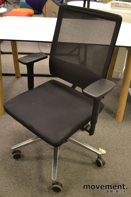Solgt!Kontorstol i sort mesh / grått fra - 1 / 3