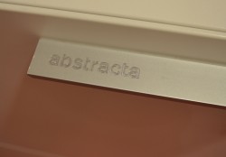 Medieskap / skap for AV-utstyr på møterom fra Abstracta, bredde 60cm, høyde 80cm, pent brukt