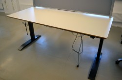 Stort skrivebord med elektrisk hevsenk i lys grå / sort fra Linak, 180x80cm, pent brukt