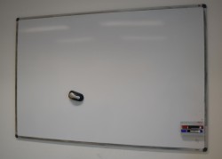 Whiteboard, vegghengt modell fra Nobø, 150x100cm, pent brukt