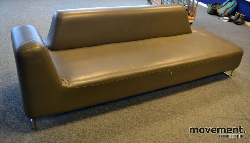 Solgt!UGO sofa i brungrå skinnimitasjon - 1 / 3