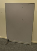 Skillevegg fra Kinnarps, modell Rezon i grått / alu ramme, 100cm bredde, 150cm høyde, pent brukt