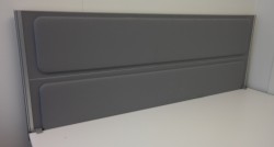 Kinnarps Rezon bordskillevegg til kontorpult i grått, 180 cm bredde, 69cm høyde, pent brukt