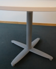 Solgt!Rundt møtebord med hvit bordplate - 2 / 2