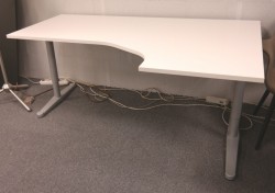 Horreds skrivebord med ny hvit bordplate, hjørneløsning 180x120cm, ny plate / nylakkert understell