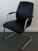 Konferansestol / besøksstol fra Sitland, modell Passe Partout med høy rygg, sort skinn / krom, pent brukt