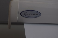 Euroscreen manuelt nedtrekkbart lerret, 180cm bredde + kasse, pent brukt