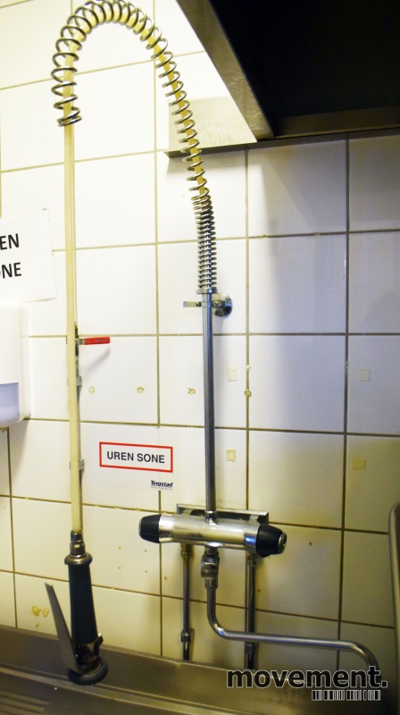 Solgt!Blandebatteri med spyledusj for