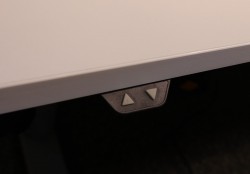 Skrivebord med elektrisk hevsenk fra Linak i hvitt, 160x80cm, pent brukt understell med ny plate