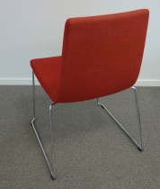 ForaForm Clint konferansestol i rødt stoff, meier/understell i krom, pent brukt