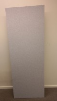 Bordskillevegg i lyst grått stoff fra Edsbyn, 180x65cm, pent brukt