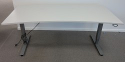 Skrivebord med elektrisk hevsenk i hvitt / grått fra EFG, 180x90cm med mavebue, pent brukt