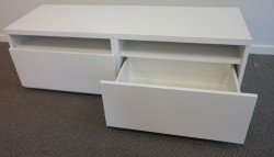 IKEA skjenk / TV-benk i hvitt, 120cm bredde, 40cm høyde, 2 skuffer, pent brukt