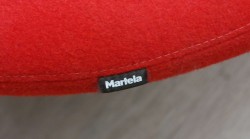 Lounge / sofa i rødt stoff fra Martela, modell: U-Turn, bredde 200cm, pent brukt