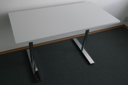 Martela kompakt skrivebord / sidebord i hvitt / krom,120x60cm, pent brukt