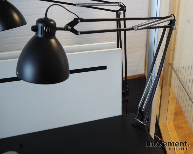 Solgt!Luxo L1 LED i sort med bordfeste, - 2 / 2