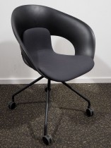 Lekker konferansestol på hjul fra Skandiform i sort / grågrønn, modell Deli, pent brukt