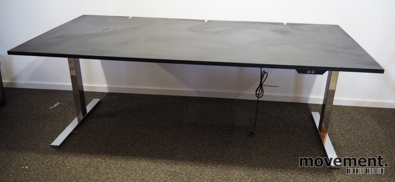 Solgt!Skrivebord med elektrisk hevsenk - 1 / 3