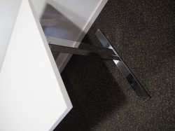 Skrivebord med elektrisk hevsenk i hvitt / krom fra Ragnars, 160x80cm, pent brukt understell med ny plate
