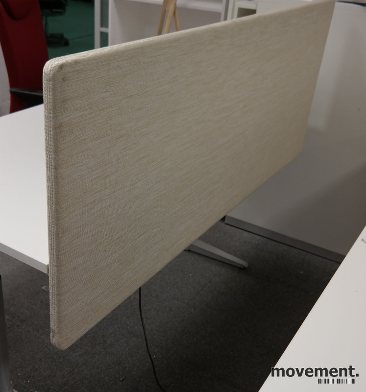 Solgt!Bordskillevegg i lyst beige stoff - 2 / 5