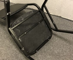 Bankettstol i sortlakkert aluminium, sete og rygg i sort kunstskinn, stablebar, NY/UBRUKT B-VARE