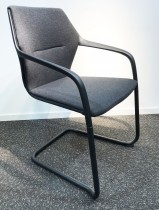 Konferansestol i grått/sort, sortlakkert ramme i metall, armlener, modell A9116, NY/UBRUKT