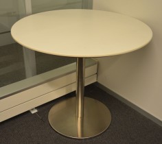 Loungebord i hvit / satinert stål, Ø=70cm, høyde 60 cm, pent brukt