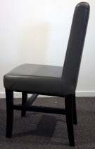 Kaféstol / restaurantstol i grå skinnimitasjon / ben i mahognibeiset tre, pent brukt