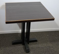 Kafebord med plate i brunt, understell i sortlakkert metall, 65x70cm, H=76cm, pent brukt