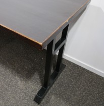 Kafebord med bordplate i brunt / understell i sortlakkert metall, 185x70cm bordplate, 76cm høyde, pent brukt