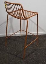 Barkrakk / barstol i orangelakkert metall fra Pedrali, modell Nolita 3657, kan brukes utendørs, pent brukt