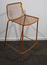 Barkrakk / barstol i orangelakkert metall fra Pedrali, modell Nolita 3657, kan brukes utendørs, pent brukt