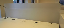 Bordskillevegg i frostet akryl fra Svenheim, 160x65cm, pent brukt
