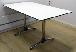 NEXT kompakt møtebord / kantinebord / skrivebord i hvitt, krom understell fra ForaForm, 140x80cm, pent brukt