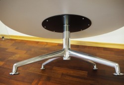 Loungebord i grått / polert aluminium fra Brunner, Ø=100cm, høyde 40cm, pent brukt