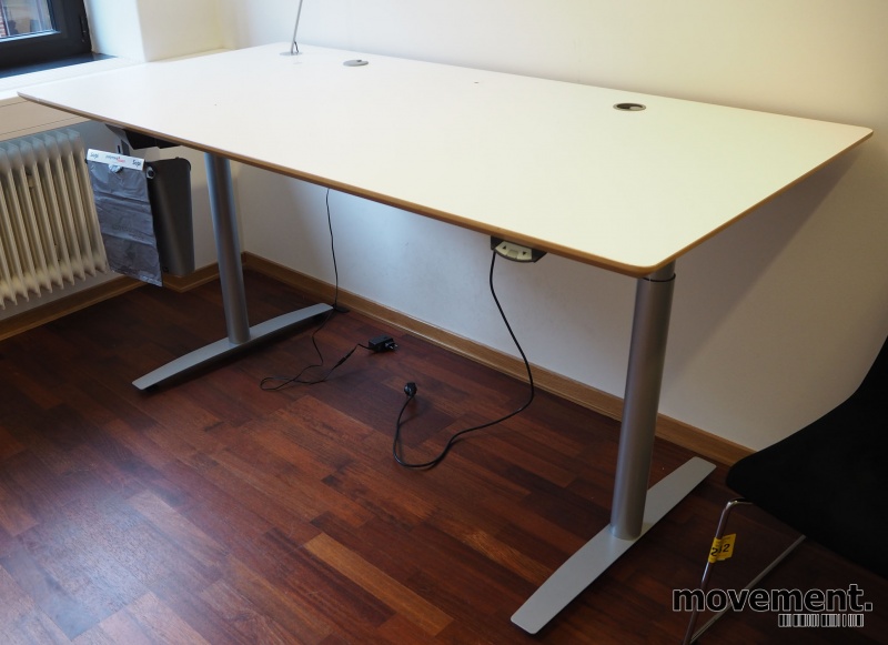 Solgt!Skrivebord med elektrisk hevsenk - 2 / 4