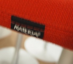 Barstol fra Materia i rødt/grålakkert metall, modell Turner, design: Sandin & Bülow, 79cm sittehøyde, pent brukt