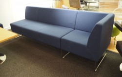 VAD Pivot 3-seter sofa + 1-seter hjørnemodul sofa i mørkt blått stoff, bredde 240cm, pent brukt
