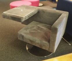 Loungestol fra Offecct i grått mikrofiberstoff, modell Solitaire med bord, pent brukt
