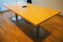 Møtebord i bjerk / krom 220x100cm, passer 6-8 personer, brukt