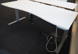 Skrivebord med elektrisk hevsenk i hvitt / grått fra SA Möbler, 180x90cm, pent brukt