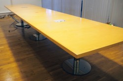 Møtebord i bjerk / krom, 480x110cm, passer 16-18 personer, pent brukt
