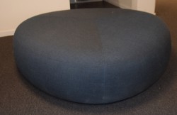 Loungemøbel, stor puff, LaPalma Kipu d05 i grått stoff, Ø=130cm, pent brukt