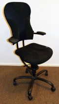 Ergonomisk, ryggvennlig kontorstol fra Spinalis, modell Spider med trekk i sort, pent brukt