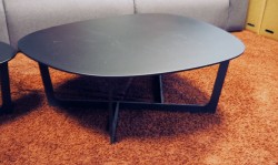 Loungebord i sort, Erik Jørgensen Insula EJ191, Design: Ernst & Jensen, pent brukt