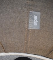 Puff fra Arper i grått stoff (gråbeige), modell Pix 67, Ø=67cm, pent brukt