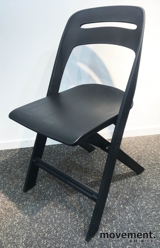Klappstol foldestol i lett, modernedesign, modell Novite aword Vitra Eames DAR stol med armleener Is Grå Krom