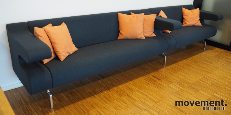 Solgt!Sittebenk / kantinesofa i mørkt - 1 / 3
