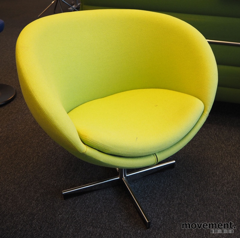 ForaForm Planet Loungestol i grøntstoffkrom, design: Svein ForaForm Planet Loungestol i lyst grøntstoff krom, design